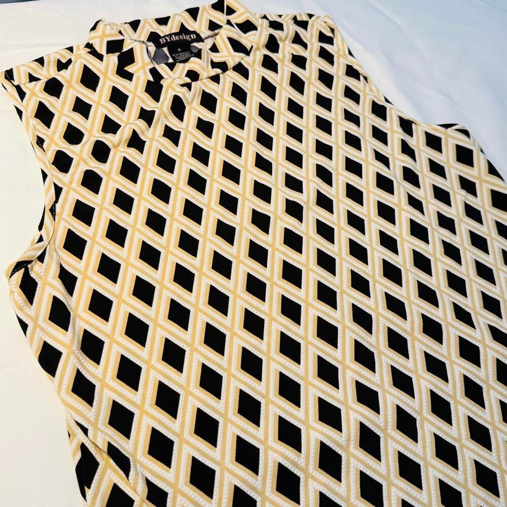 BY Design black and cream textured geometric pattern sleeveless blouse in size M